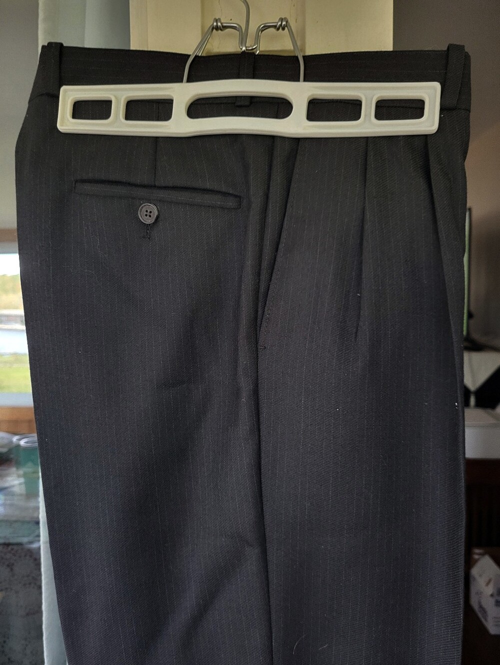 Men's Classic Black Pinstripe Suit Sz 40R - Picture 6 of 10